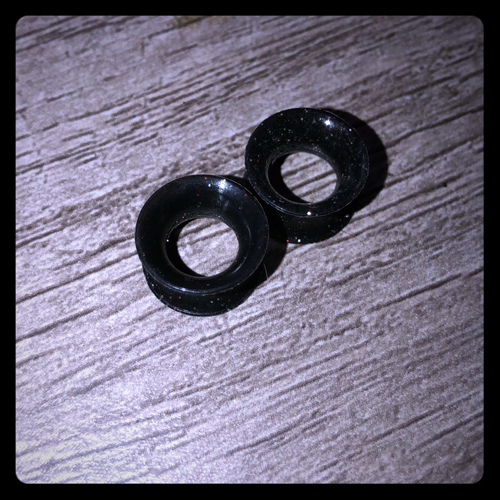 Black sparkly 00g gauges